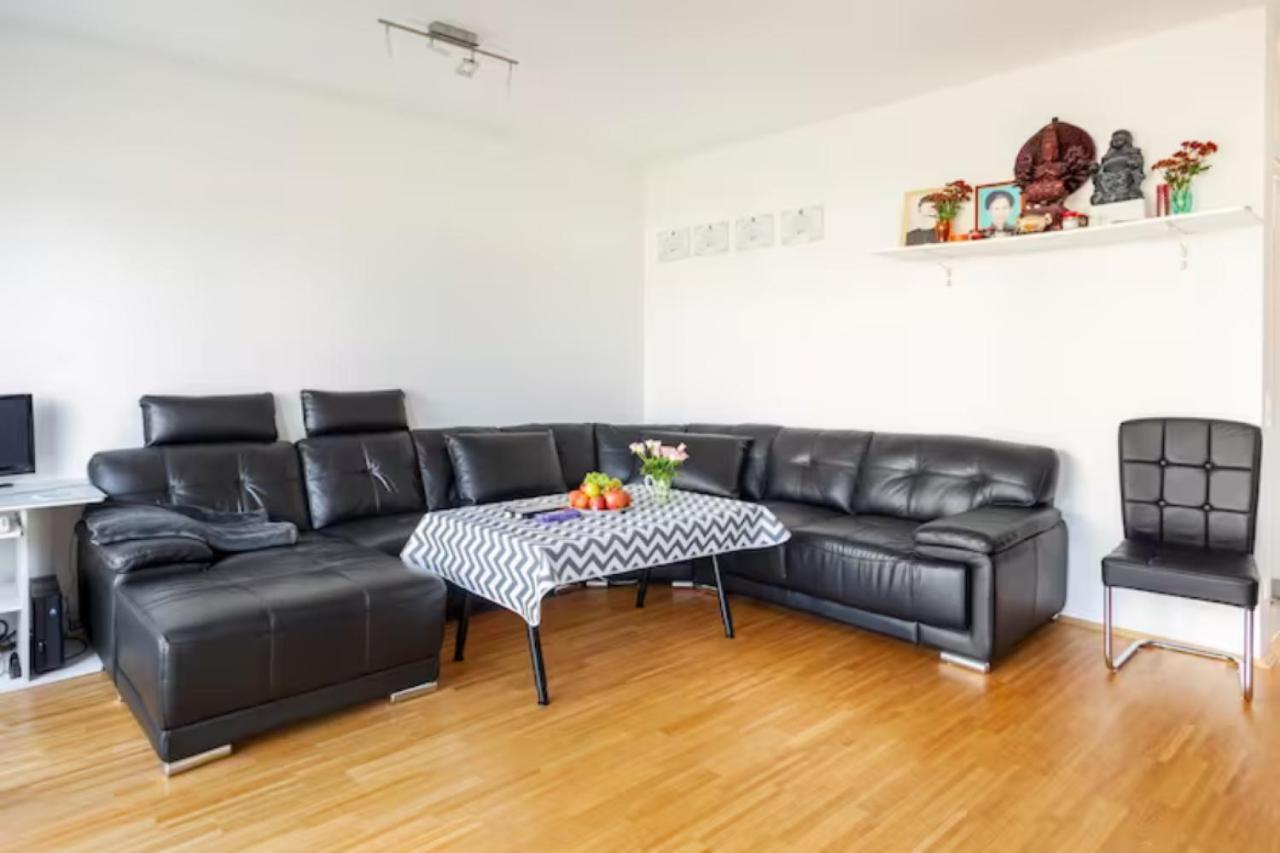 Beautiful Room With Balcony Direction To Messe Hannover Exteriér fotografie